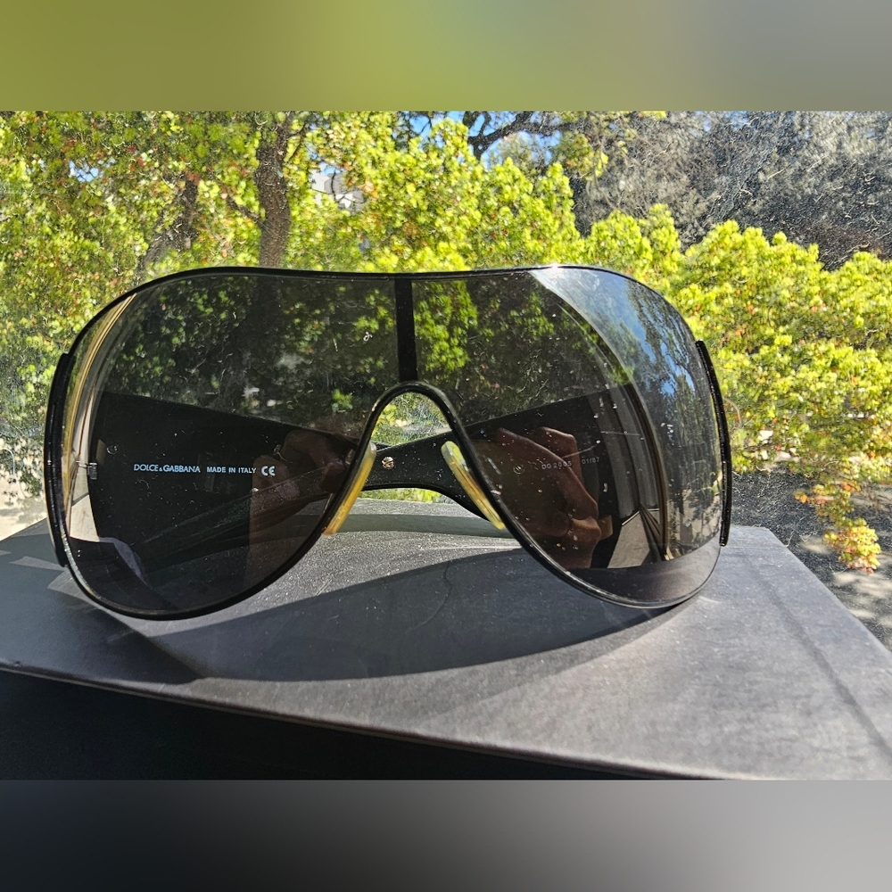 Oversized "Paparazzi" Dolce & Gabbana Sunnies Black on Black with SILVER Logo